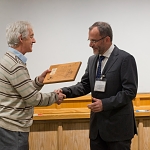 Jean-Marc Fritschy receives a plaque from Peter Somogyi after the lecture